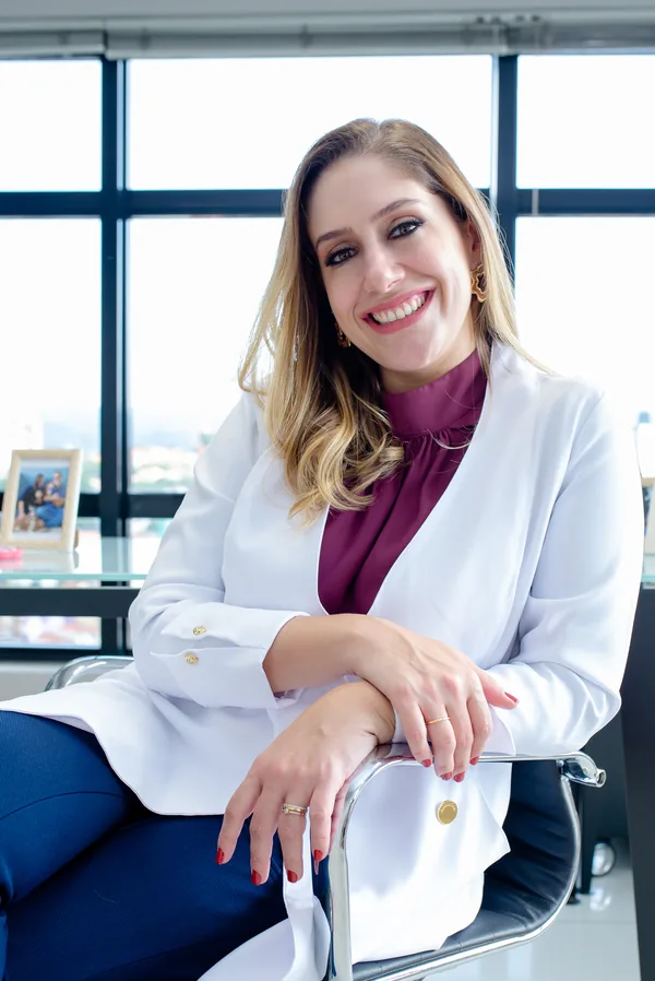 Dra. Lívia Levada Ferreira, ginecologista e obstetra em Jundiaí SP